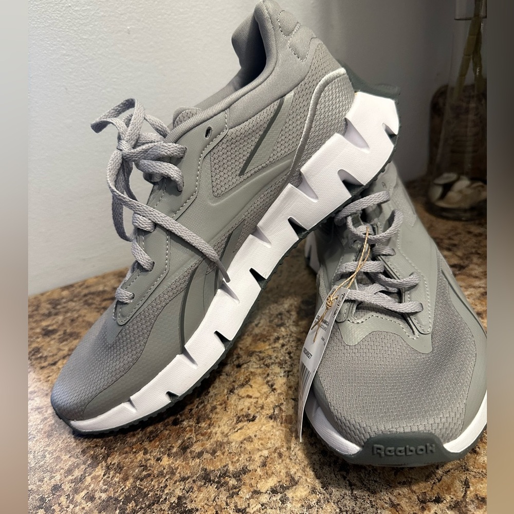 Reebok Men's Gray and White Sneakers